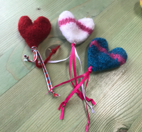 hand-knit jingle hearts kitty pebbles cat toys